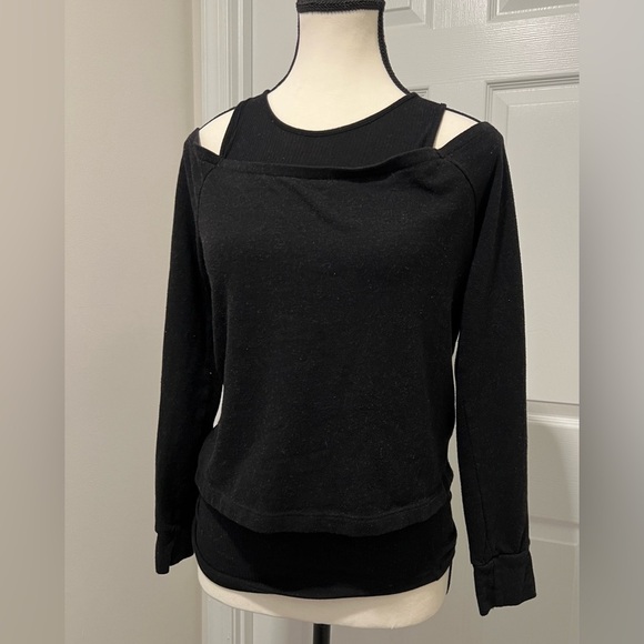 Monrow Off-the-Shoulder Black Sweater - Picture 8 of 10
